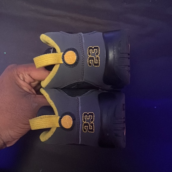 This is The Air Jordan 9 ps ‘university gold’ - Picture 4 of 4